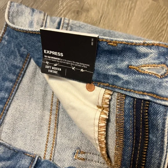 Express, High Waisted Wide Leg Jeans - Light Wash - Size 2R - Picture 7 of 13